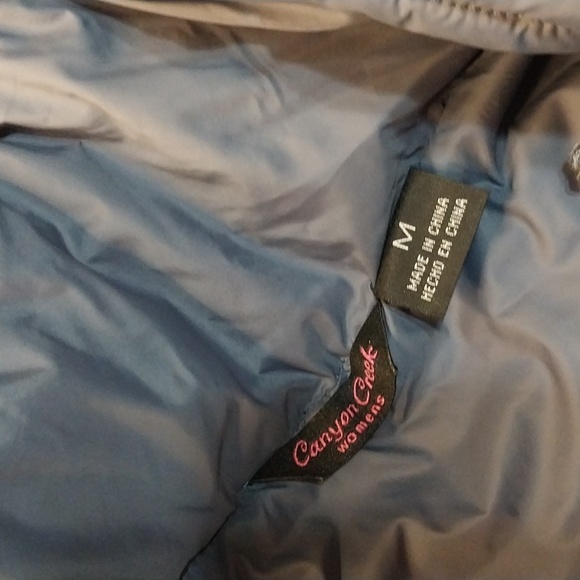 Canyon Creek Women's Quilted Puffer Vest Size Medium. Light Blue. Zip up. - Picture 3 of 8